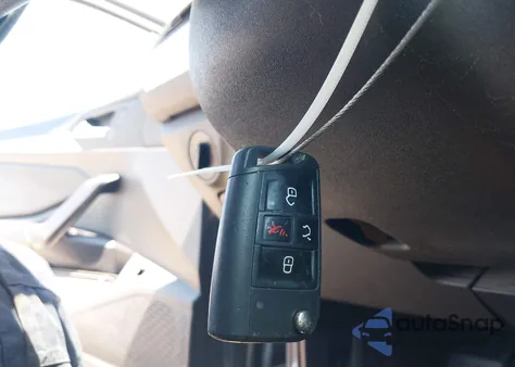 2019 Volkswagen Jetta 1.4T R-Line/1.4T S/1.4T Se z USA, uszkodzony, nr VIN 3VWC57BU3KM128768